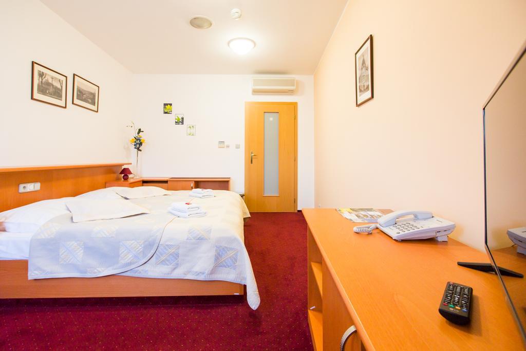Hotel U Beránka Náchod Esterno foto